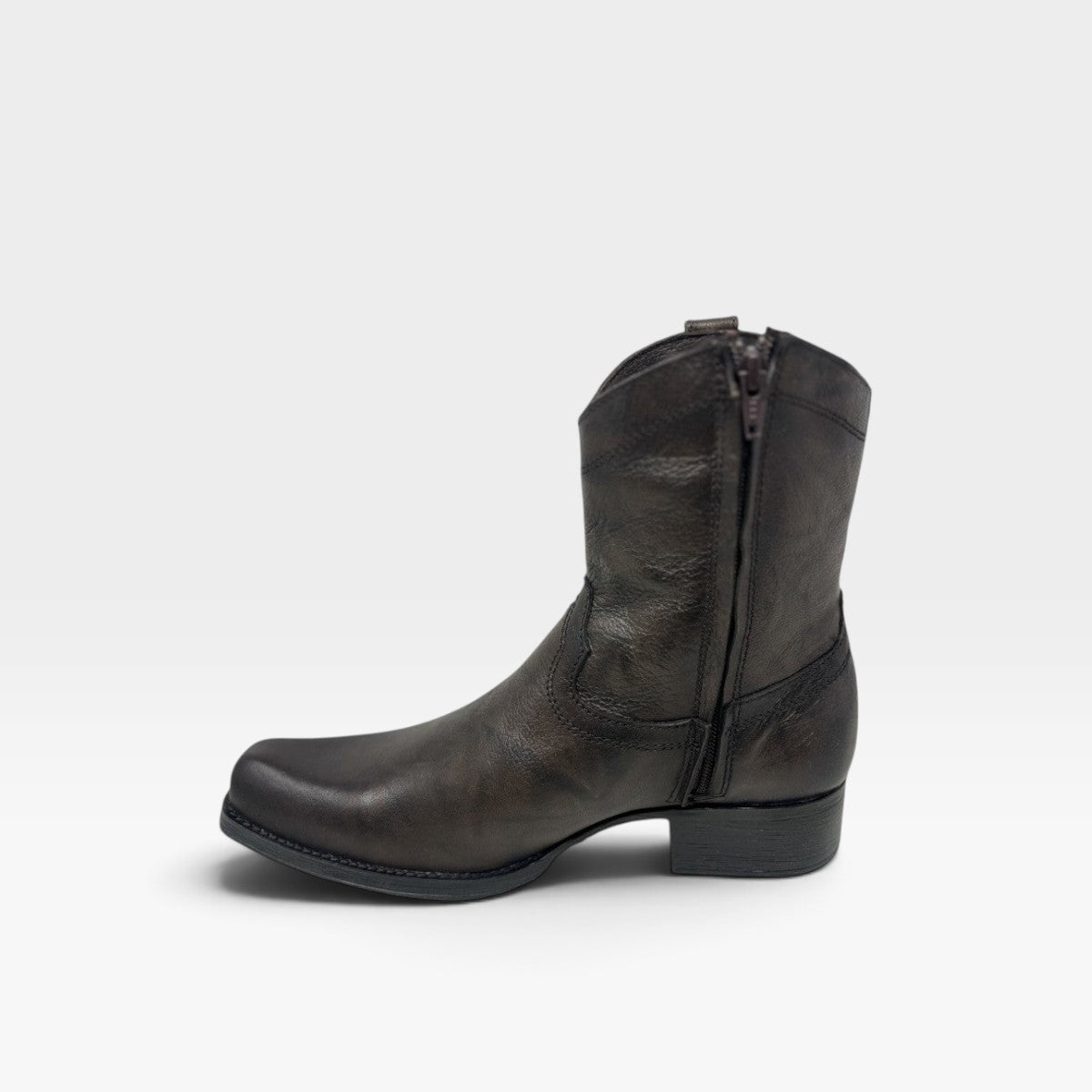 Bota Dutton
