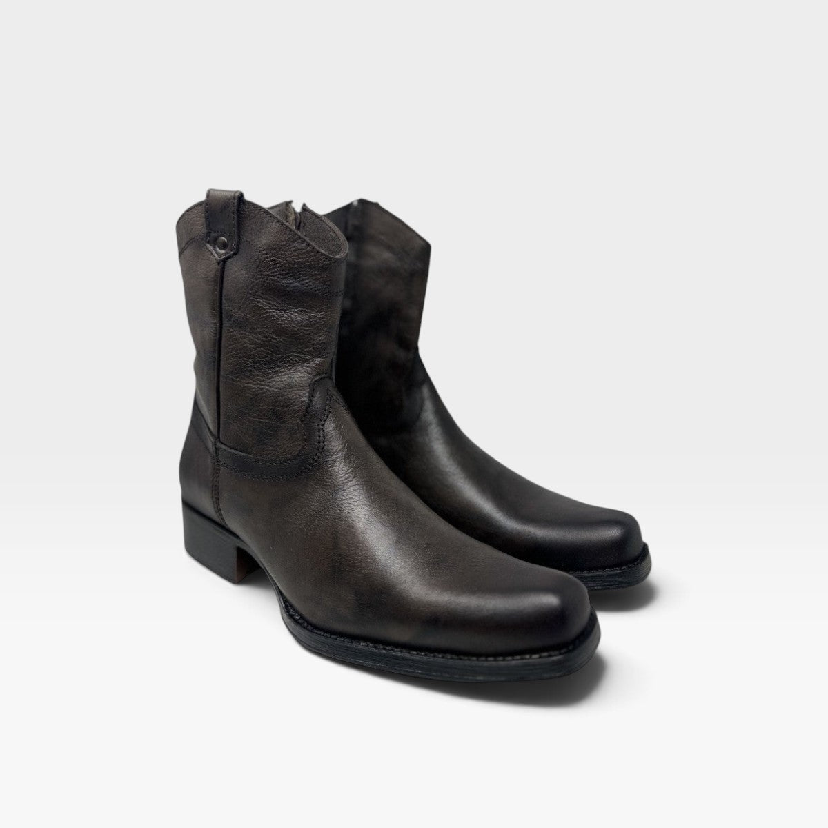 Bota Dutton